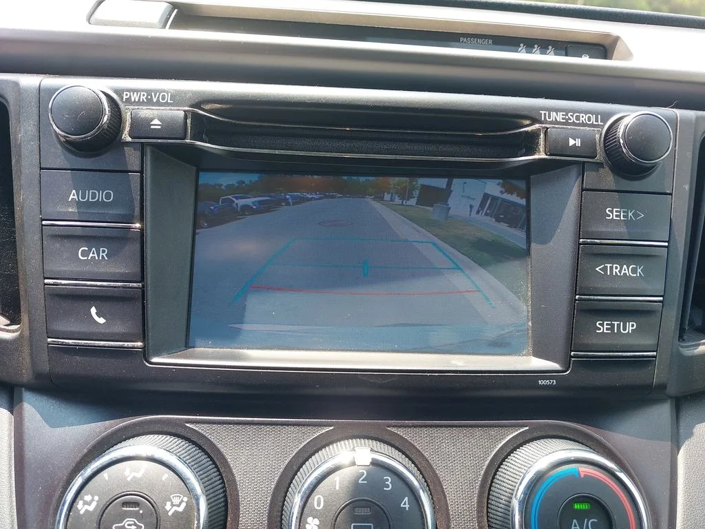 Used 2018 White Toyota LE image 22