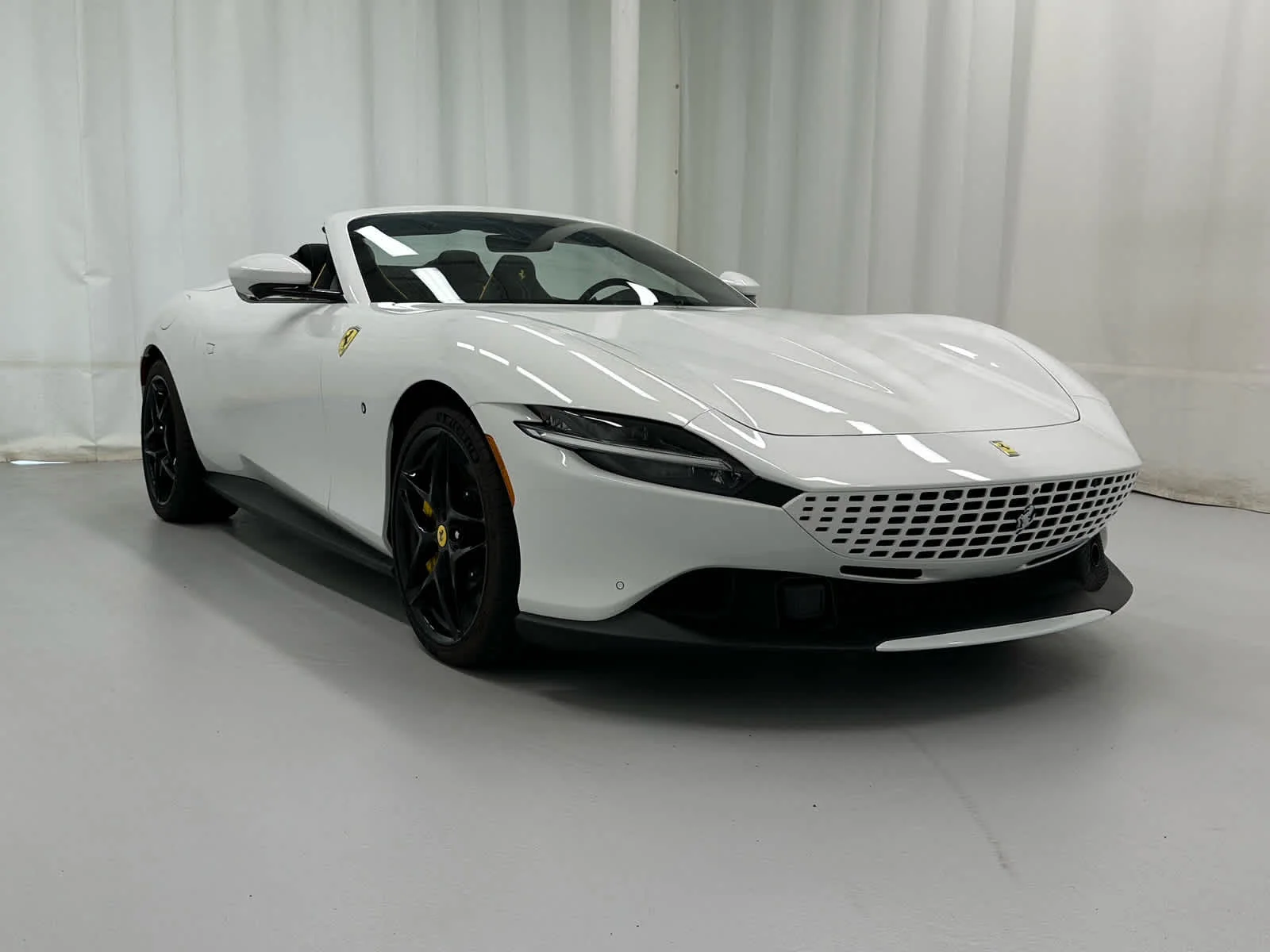 2025 Ferrari Roma Spider's photo