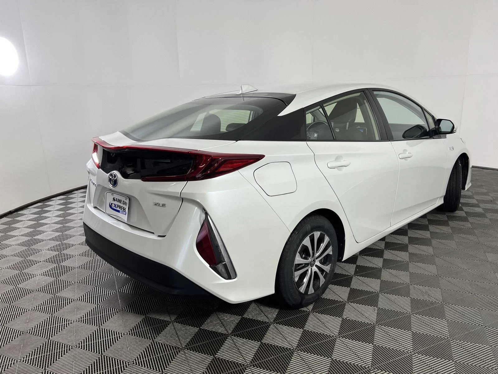 Used 2022 Wind Chill Pearl Toyota XLE image 3
