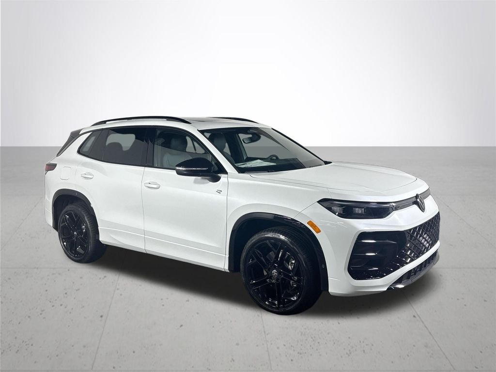 New 2025 Opal White Pearl Volkswagen 2.0T SE R-Line Black image 4