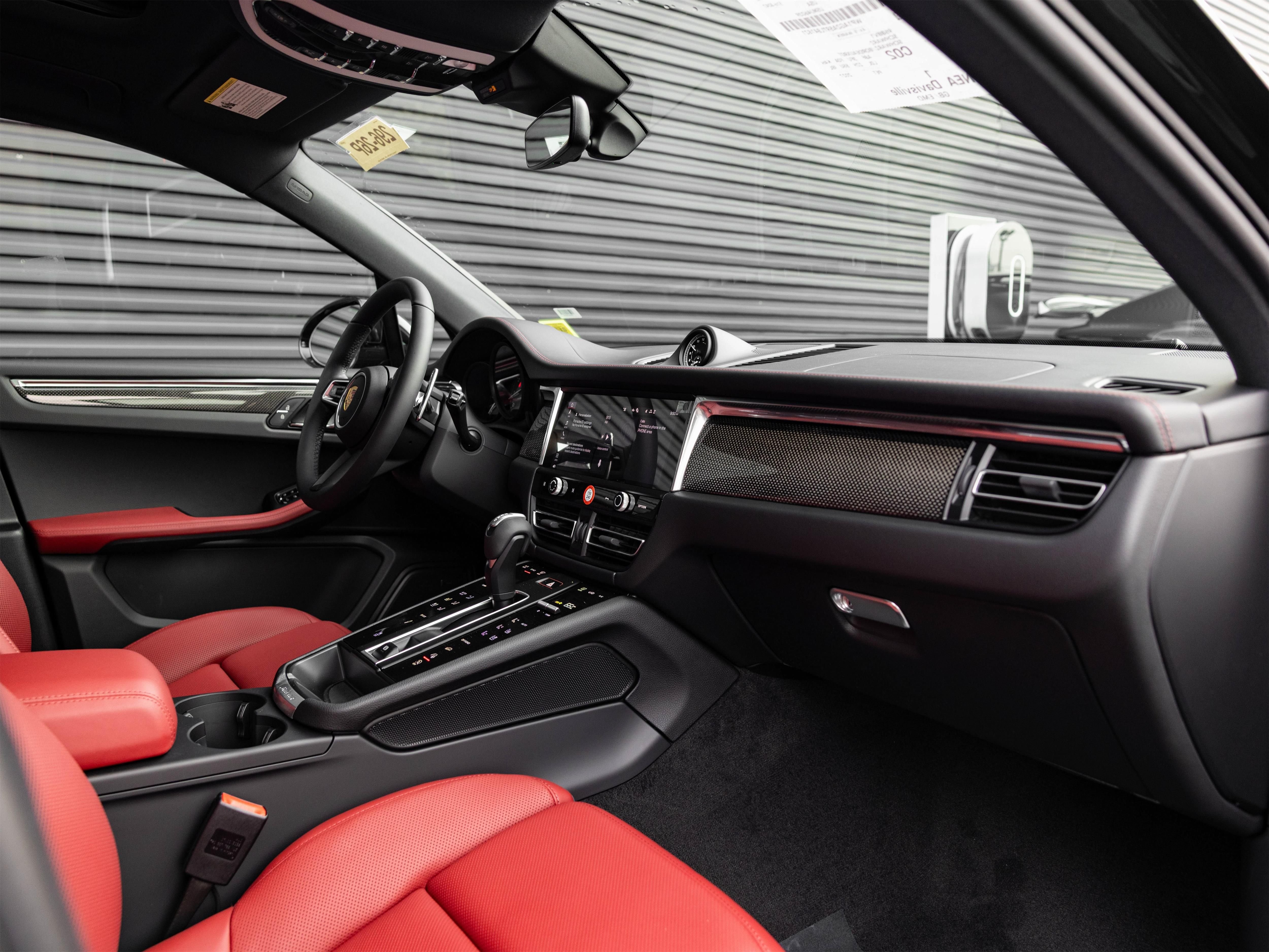 2026 Porsche Macan S - Photo 17