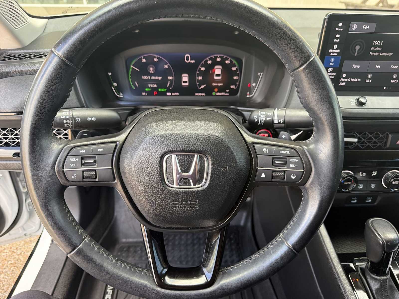 Used 2023 Platinum White Pearl Honda EX-L image 11
