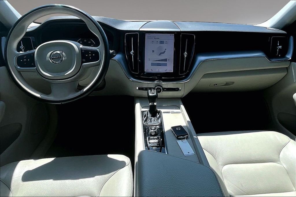 Used 2019 Blue Volvo T5 Momentum image 15