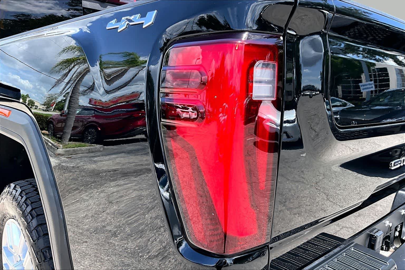 Used 2024 Onyx Black GMC SLT image 29