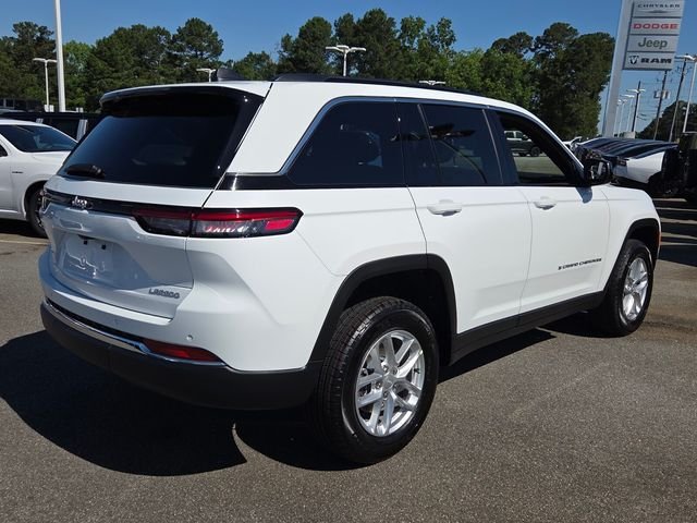 New 2026 Bright White Clear-Coat Exterior Paint Jeep Laredo image 13