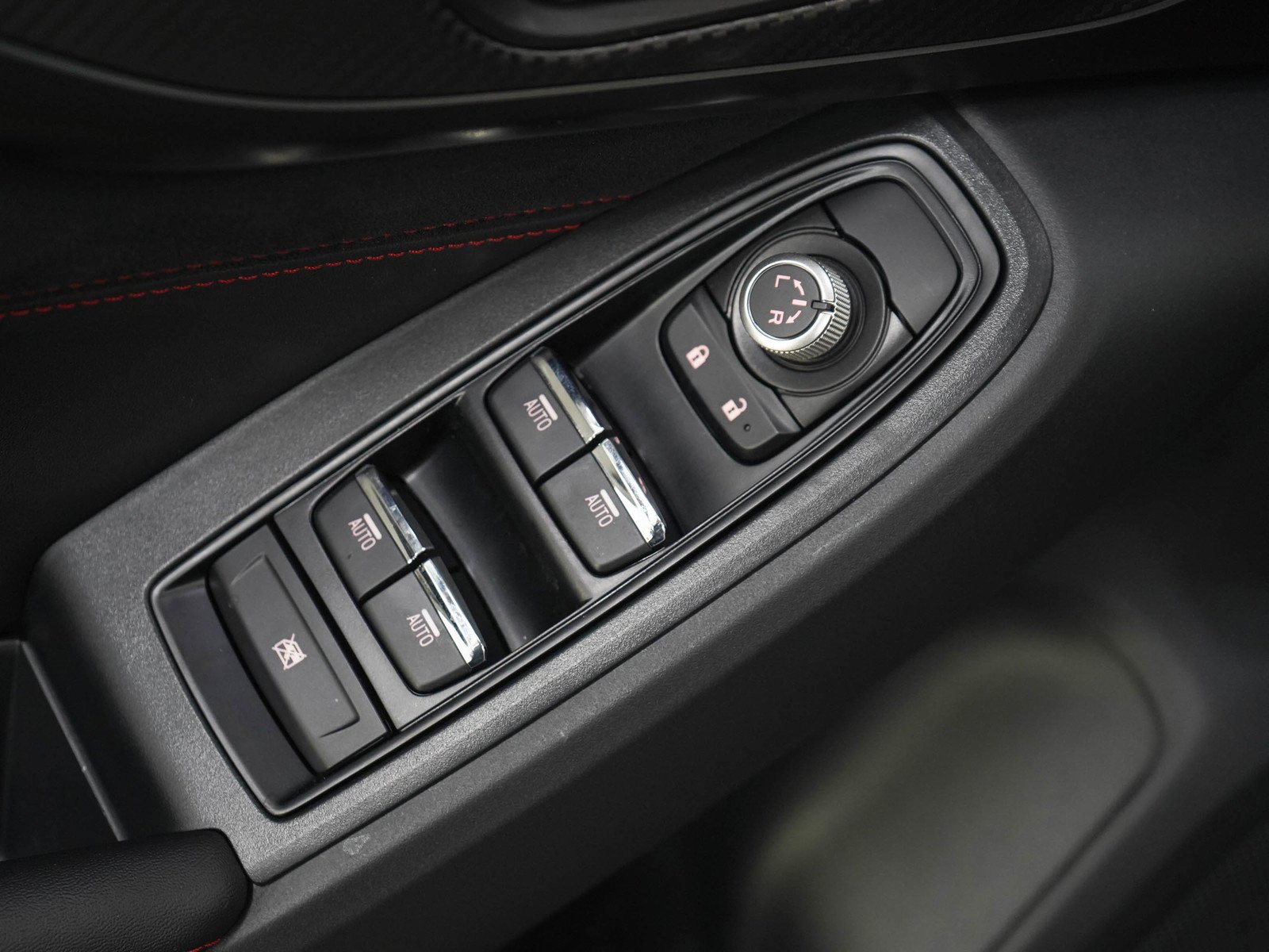 Used 2025 Ice Silver Metallic Subaru Limited image 20