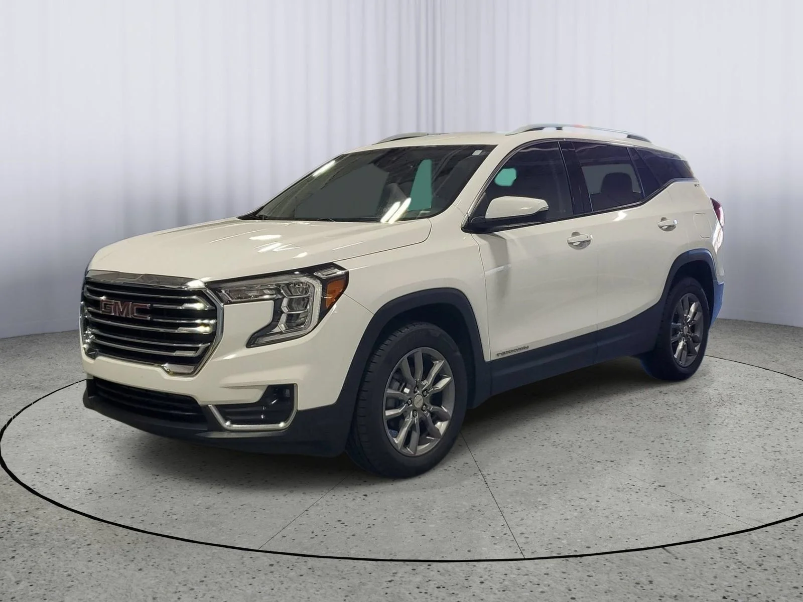 Used 2022 White GMC SLT image 2