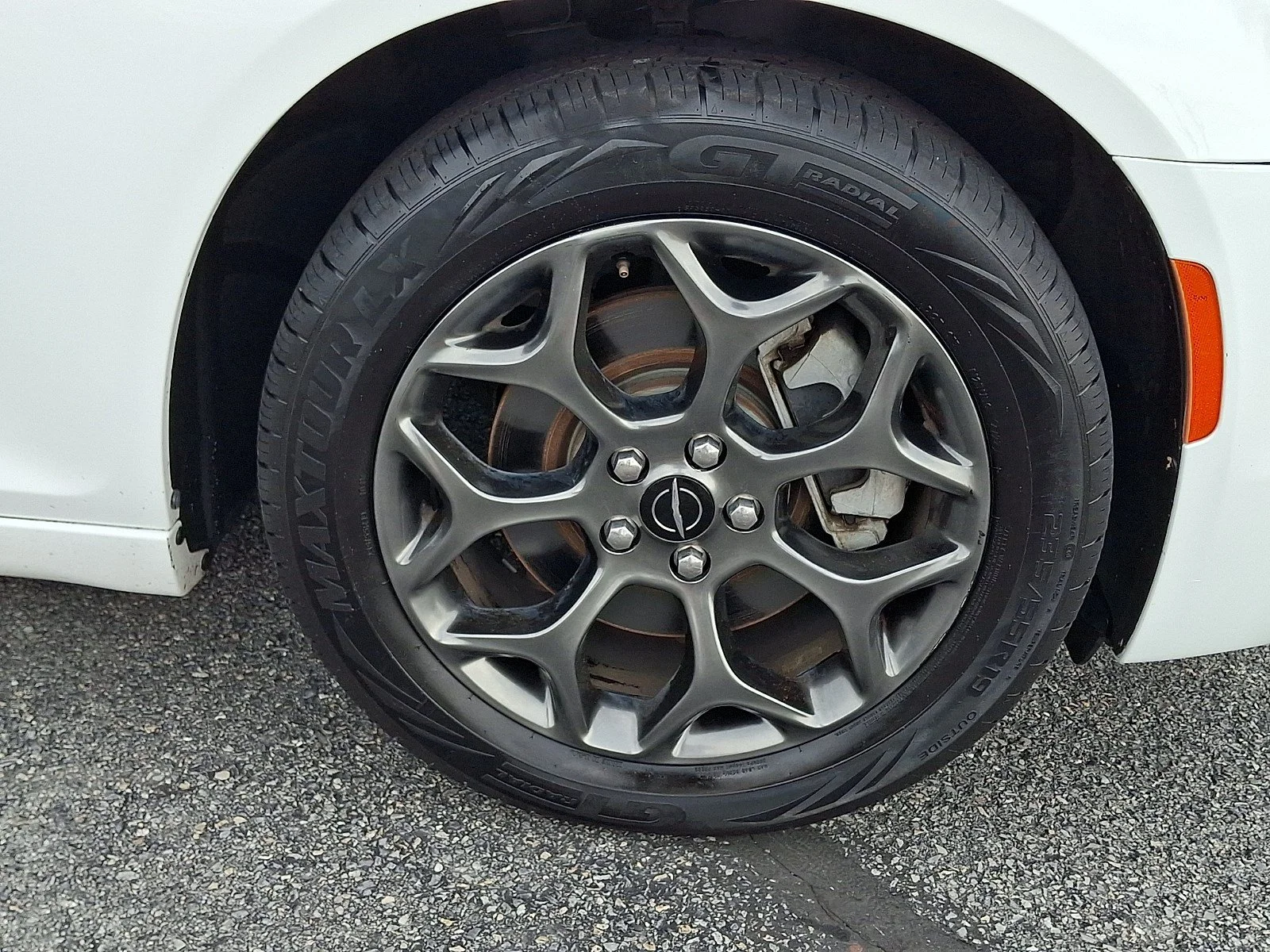 Used 2015 Bright White Clearcoat Chrysler 300S image 9