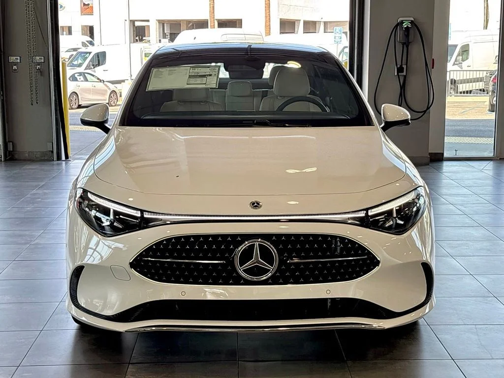 Used 2027 White Mercedes-Benz 220 Hybrid image 9