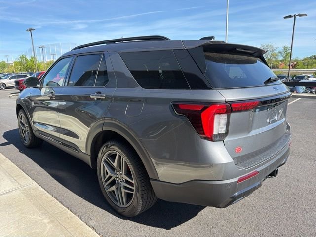 New 2026 Carbonized Gray Metallic Ford ST-Line image 5