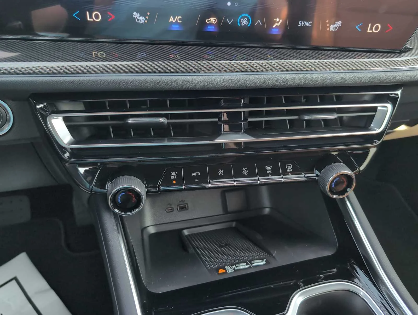 2027 Chevrolet Traverse Z71 - Photo 18