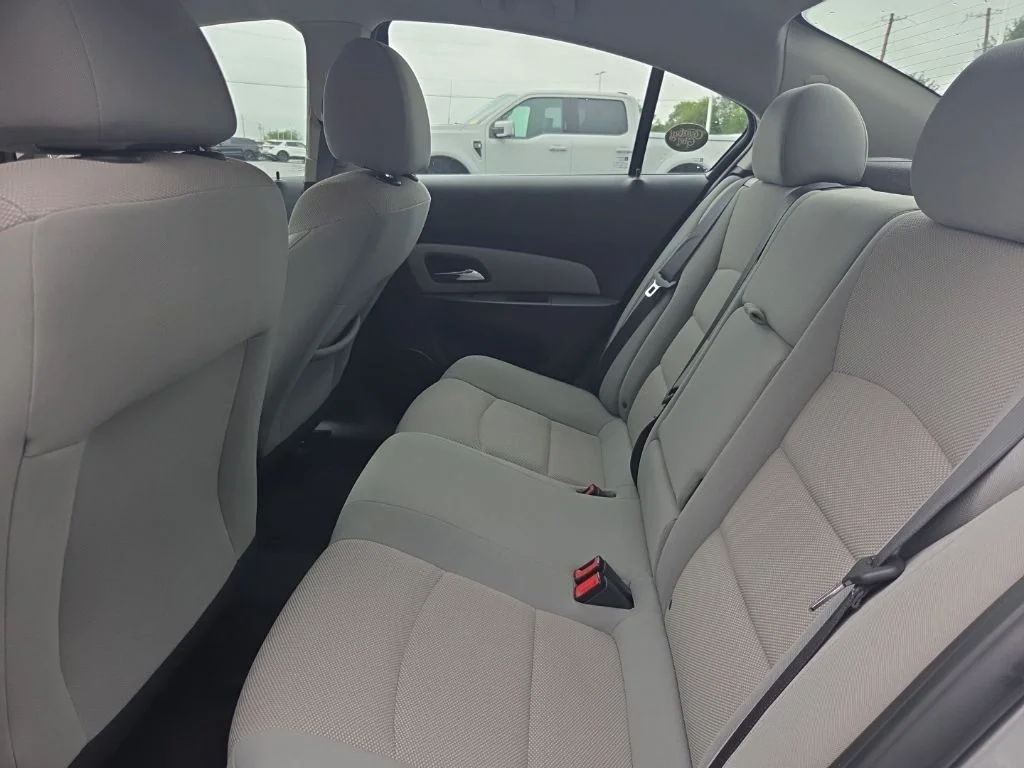 Used 2016 Silver Chevrolet 1LT image 10