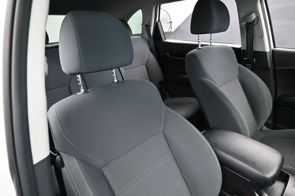 Used 2020 Snow White Pearl Kia LX image 36