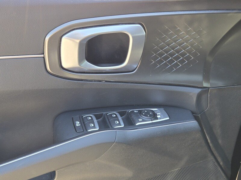 Used 2022 Aurora Black KIA S AWD image 17