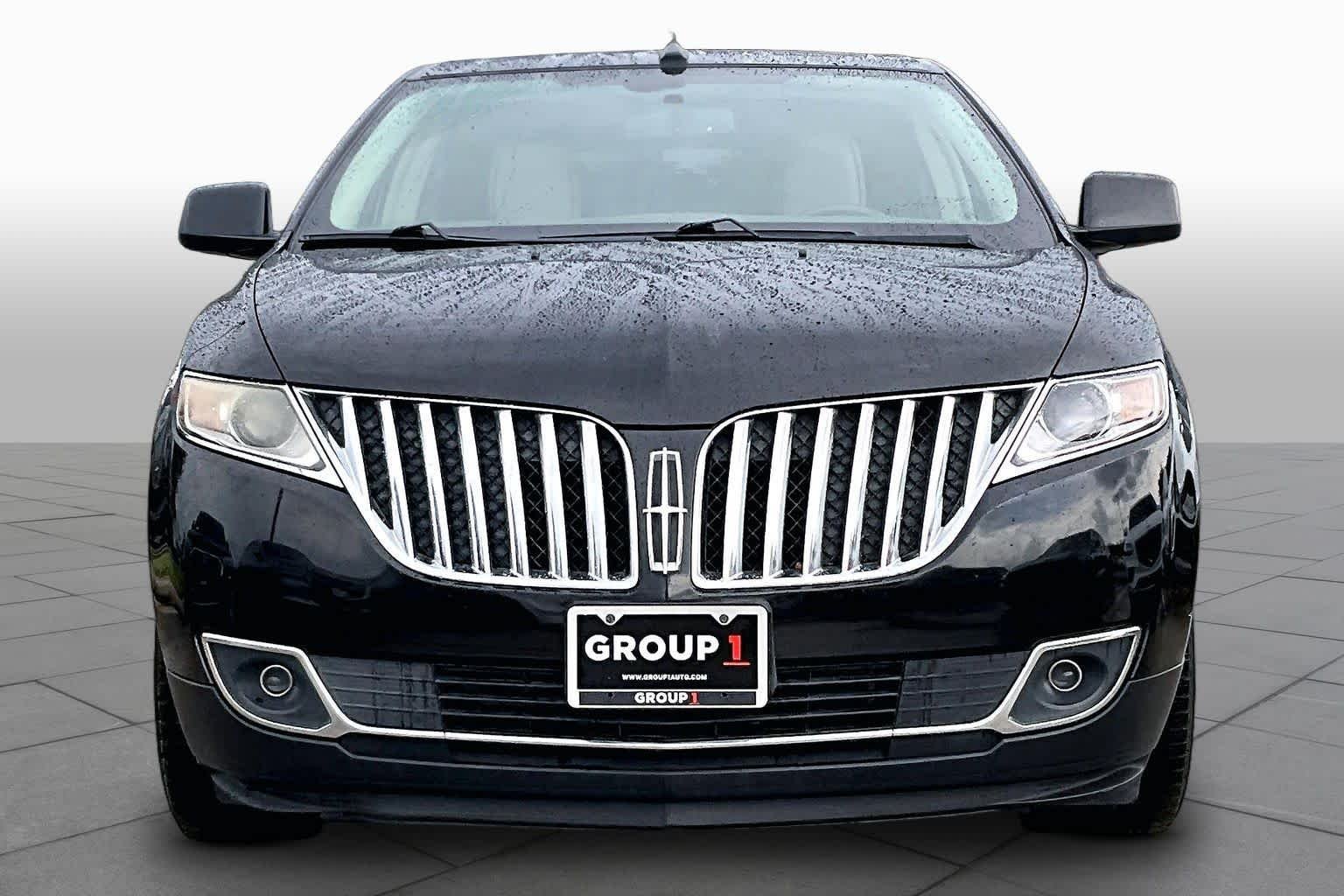 Used 2011 Tuxedo Black Metallic Lincoln  image 3