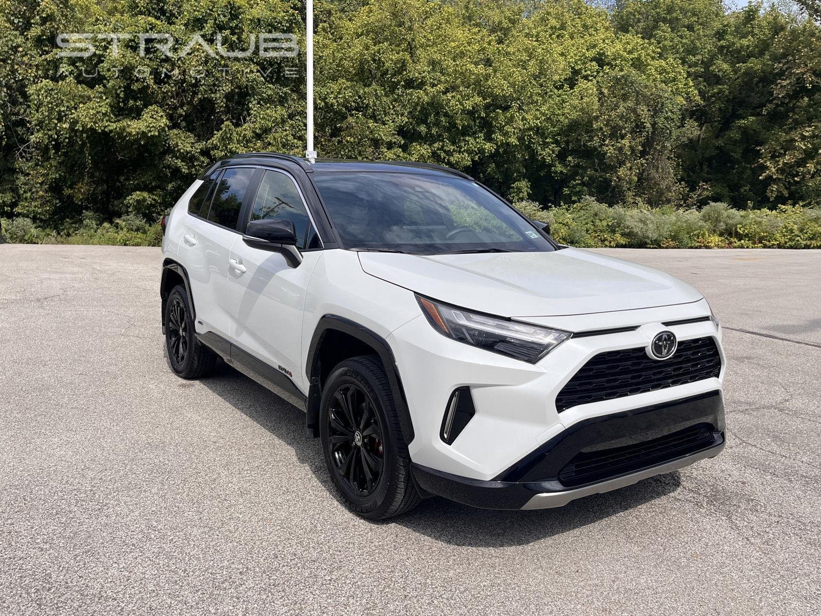 Used 2017 Blizzard Pearl Toyota Limited image 2