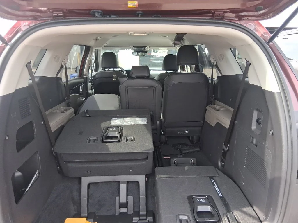 Used 2026 Red Kia LXS image 17