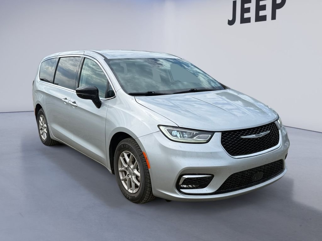 Used 2024 Silver Chrysler Touring L image 7
