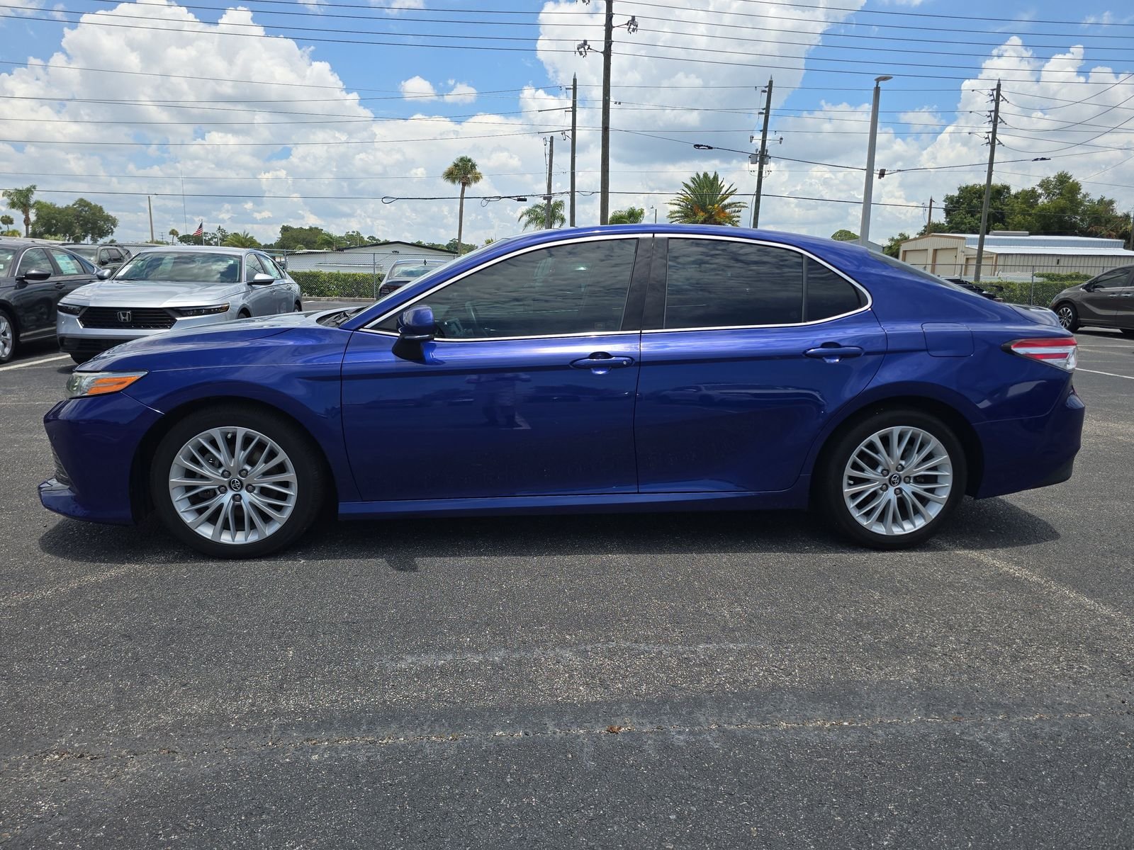 Used 2018 Blue Toyota XLE image 5