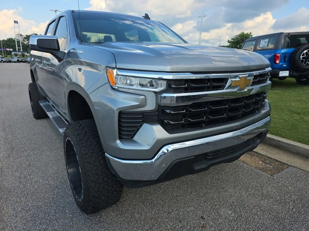 Used 2023 Sterling Gray Metallic Chevrolet LT image 8