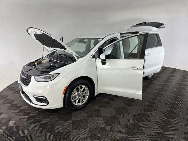 Used 2023 White Chrysler Touring L image 10