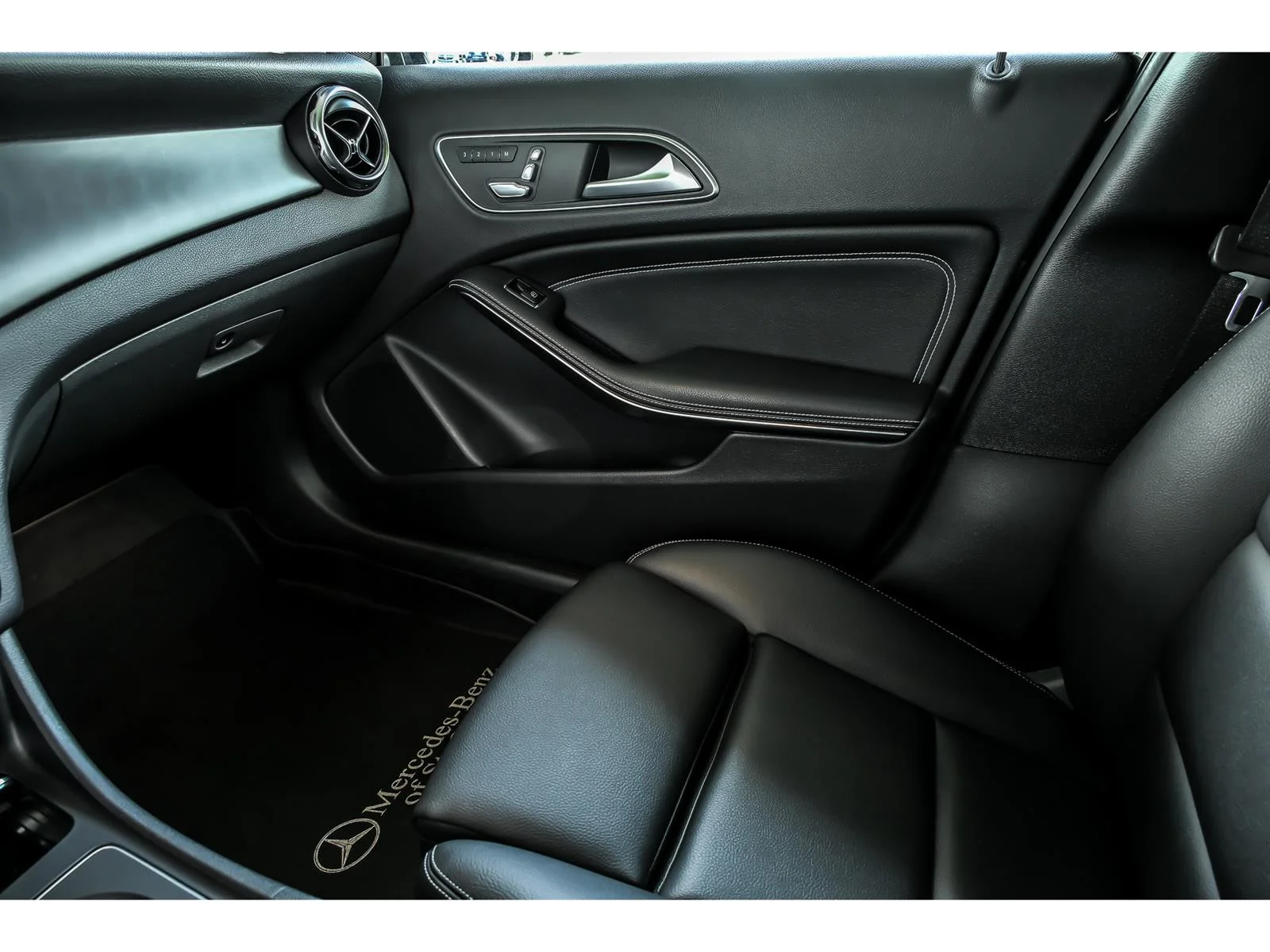 Used 2020 Black Mercedes-Benz GLA 250 4MATIC® image 23