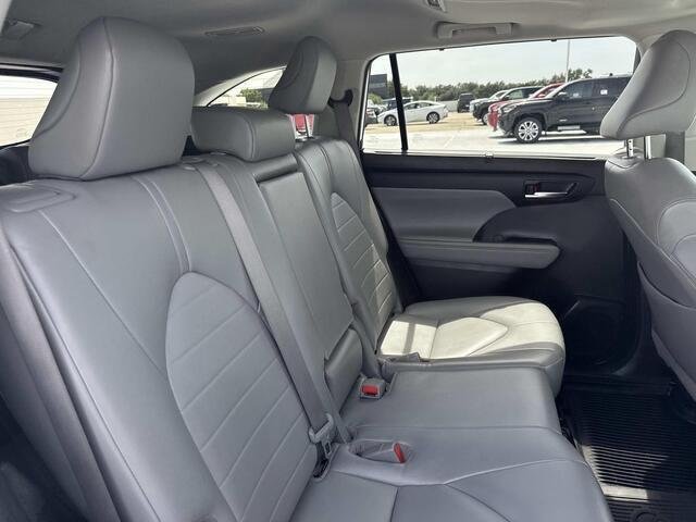 Used 2023 Wind Chill Pearl Toyota XLE image 9