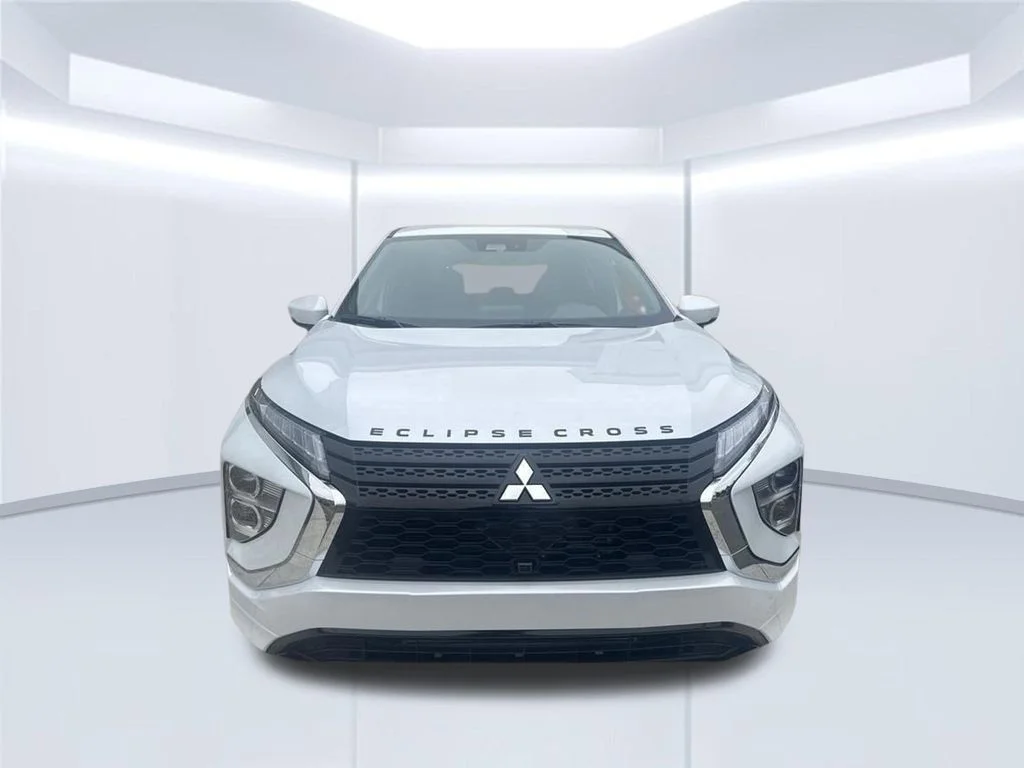 New 2026 White Mitsubishi SEL image 2