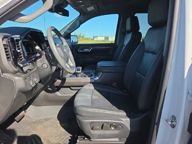 Used 2023 IRIDESCENT PEARL TRICOAT Chevrolet LTZ image 11