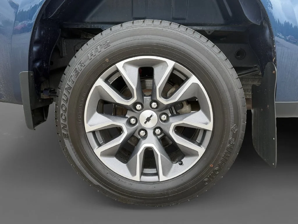 Used 2020 NORTHSKY BLUE METALLIC Chevrolet RST image 16