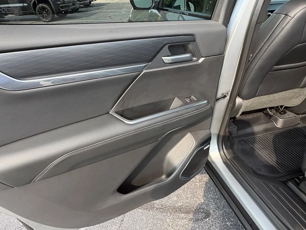 Used 2026 Sterling Metallic GMC Elevation image 17
