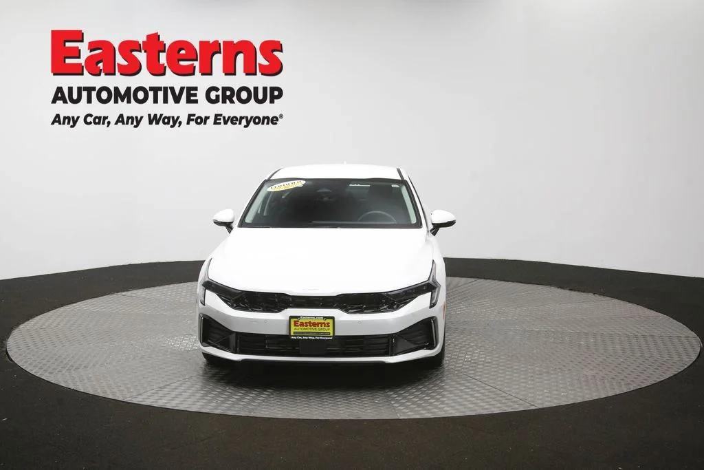 Used 2025 White Kia LXS image 52