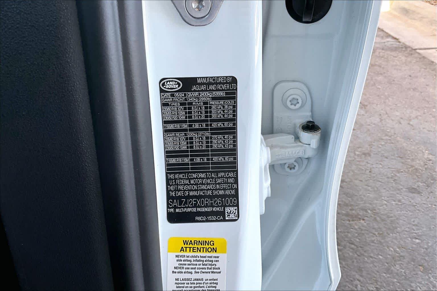 Used 2024 Fuji White Land Rover Core S image 37