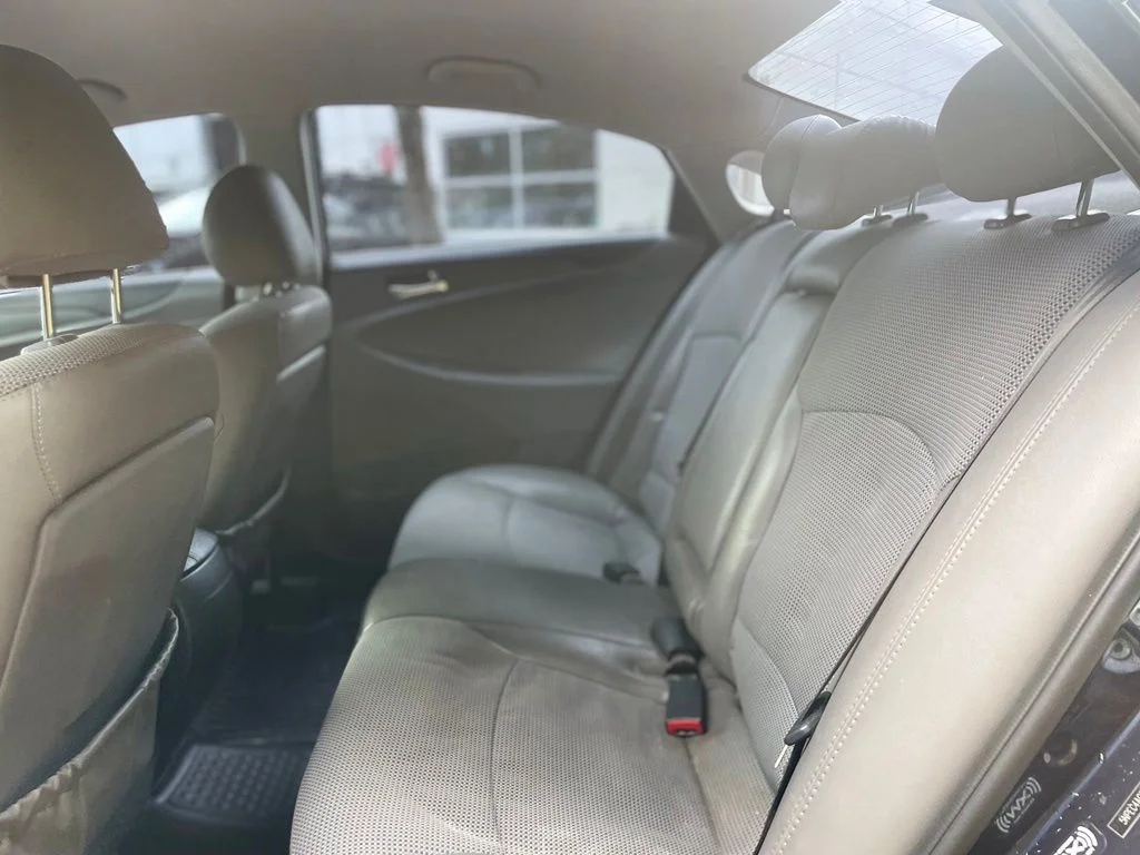 Used 2013 Pacific Blue Pearl Mica Hyundai SE image 19