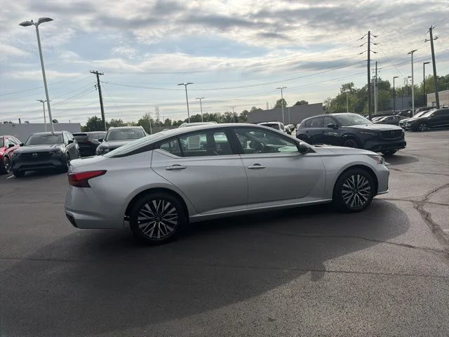 2025 Nissan Altima SV - Photo 6