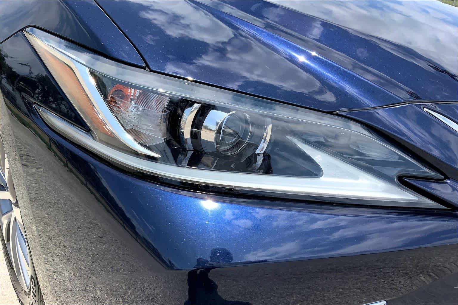 Used 2019 Nightfall Mica Lexus  image 27