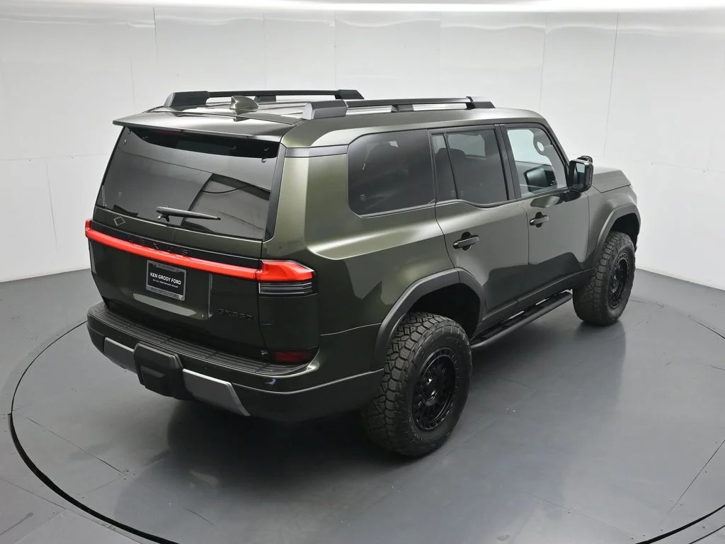 Used 2025 Green Lexus 550 Overtrail+ image 39