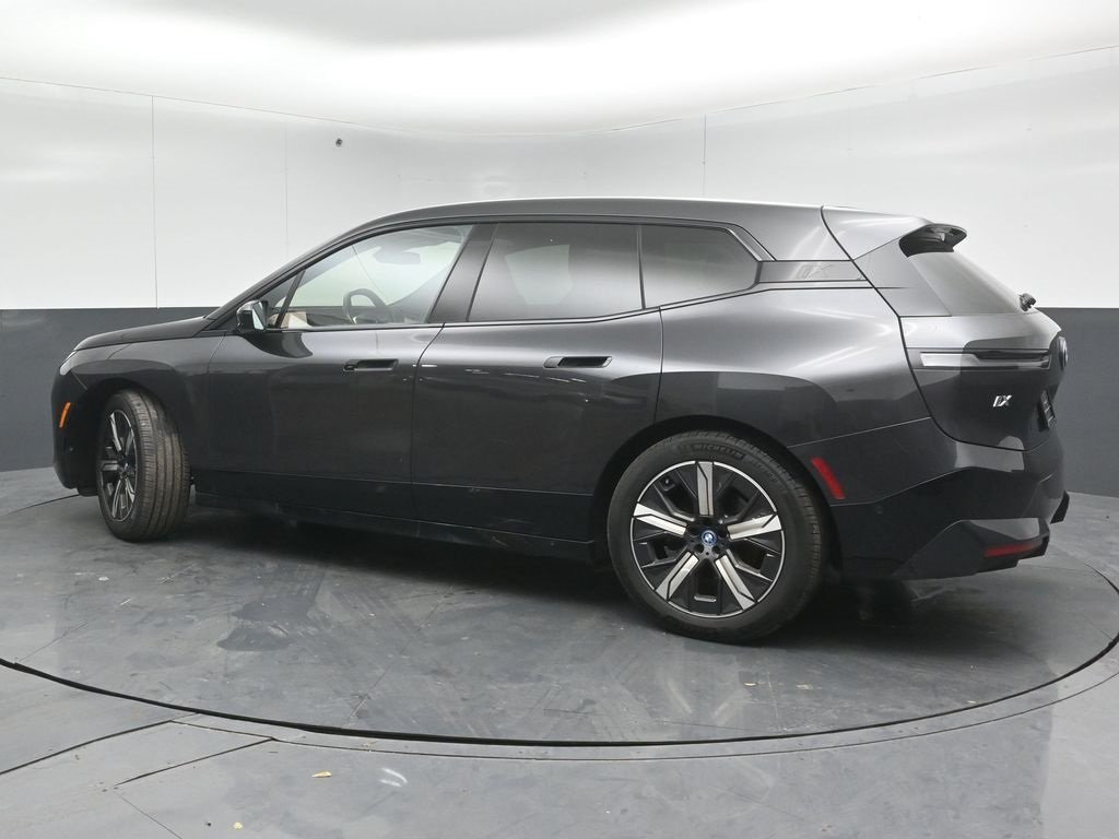 2023 BMW IX - Image 4