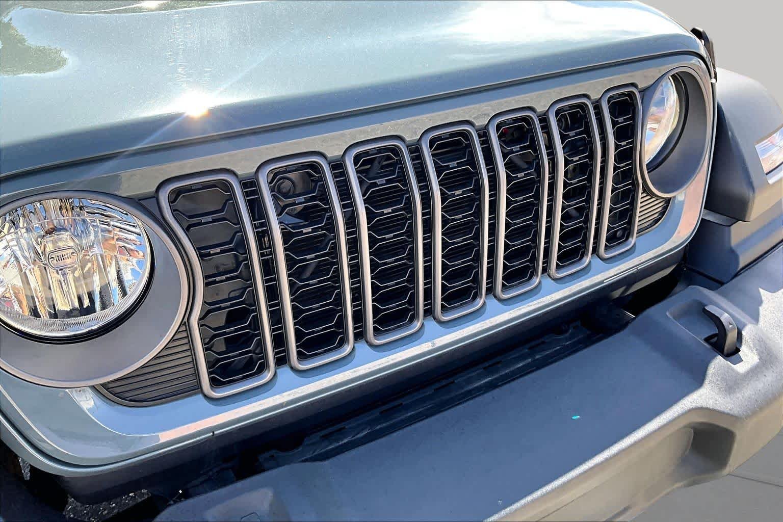 Used 2026 Anvil Clearcoat Jeep Sport image 27