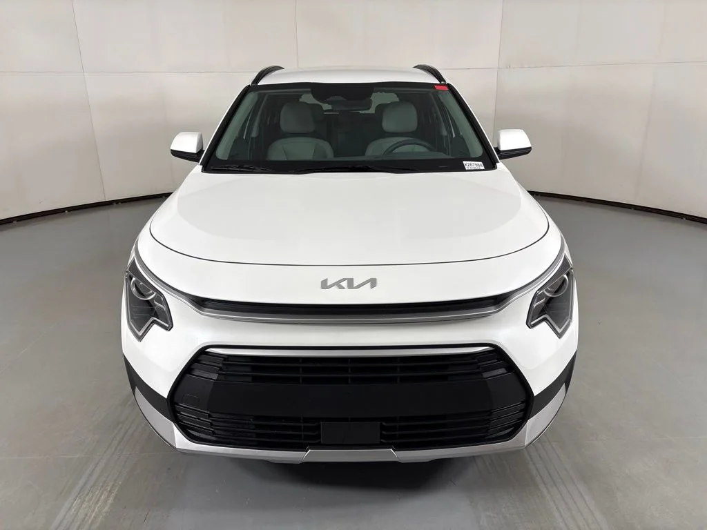 New 2026 Snow White Pearl Kia EX image 3