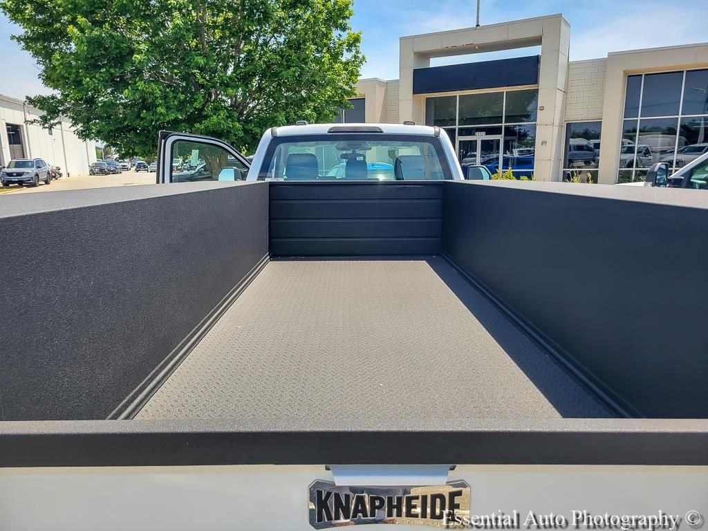 New 2026 Oxford White Ford F-550® XL image 15