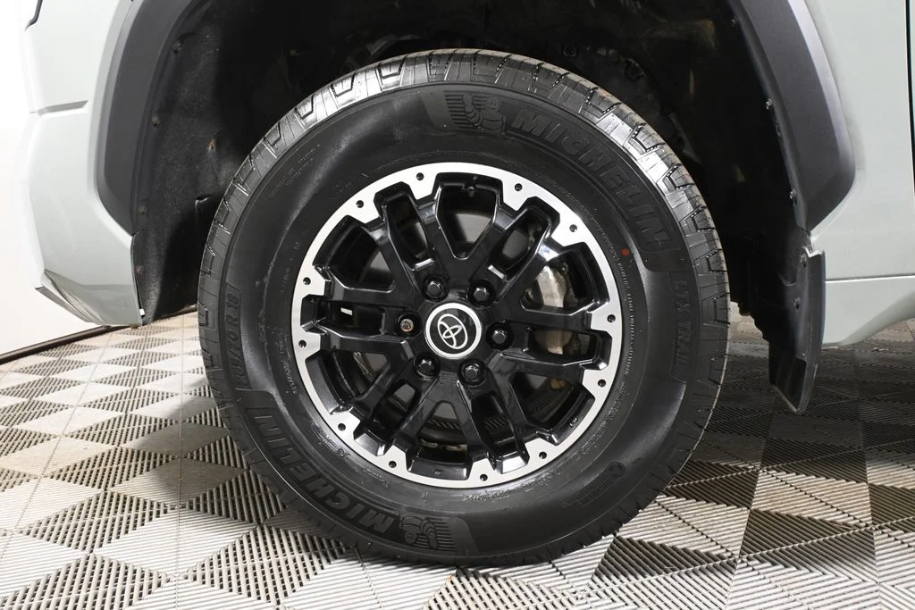 Used 2023  Toyota SR5 image 12