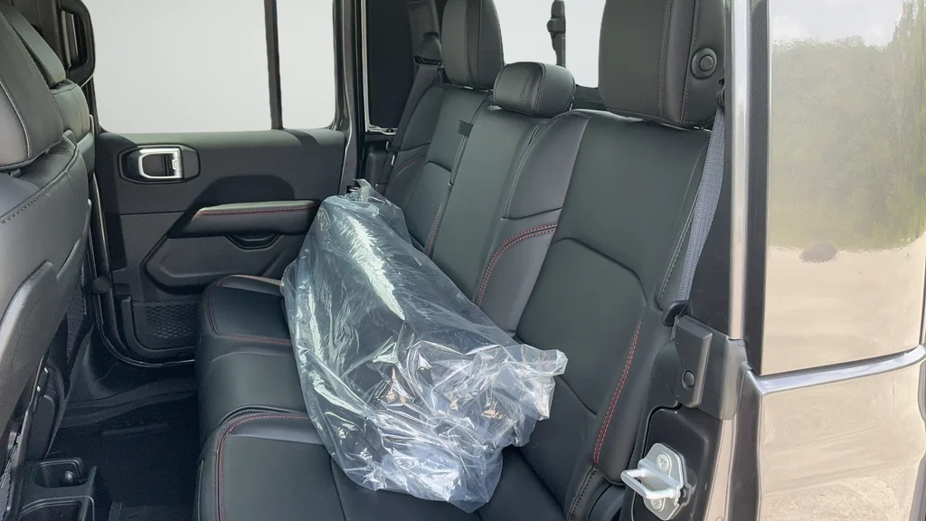 New 2026 Granite Crystal Metallic Clearcoat Jeep Rubicon X image 20