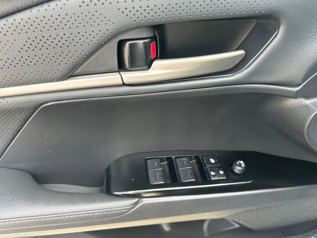 2025 Toyota Camry XSE - Photo 12