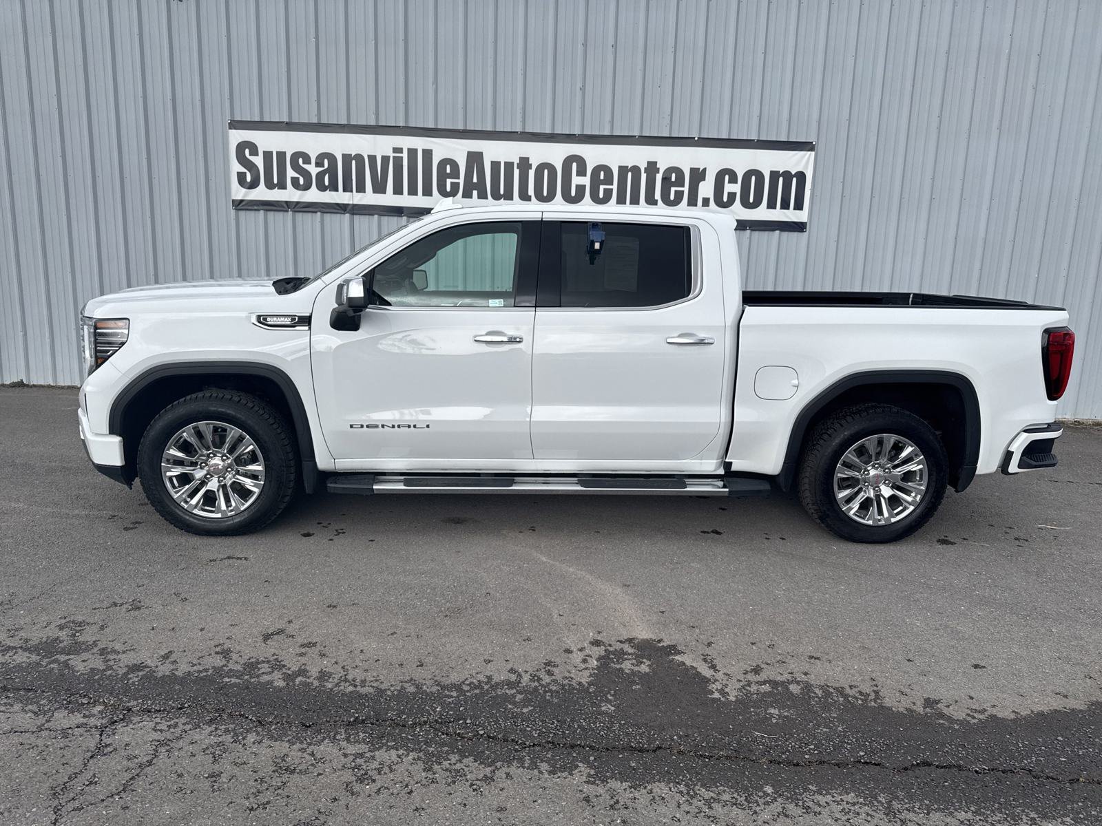 Used 2024 White GMC Denali image 9