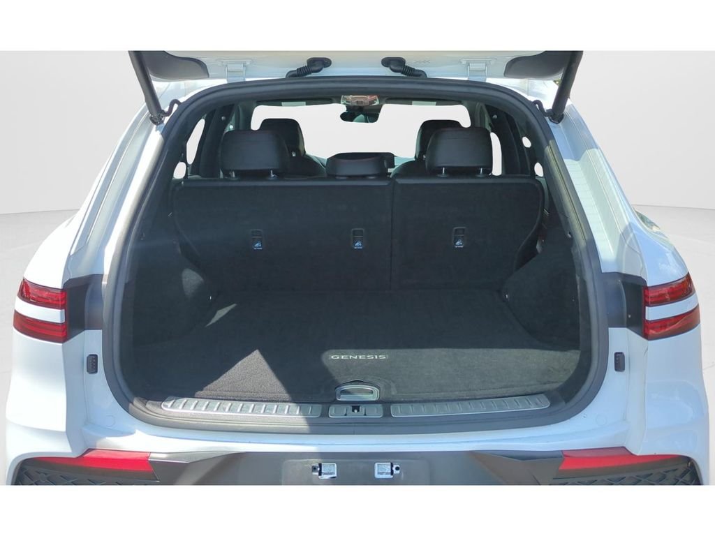 Used 2022 White Genesis 3.5T Sport image 9
