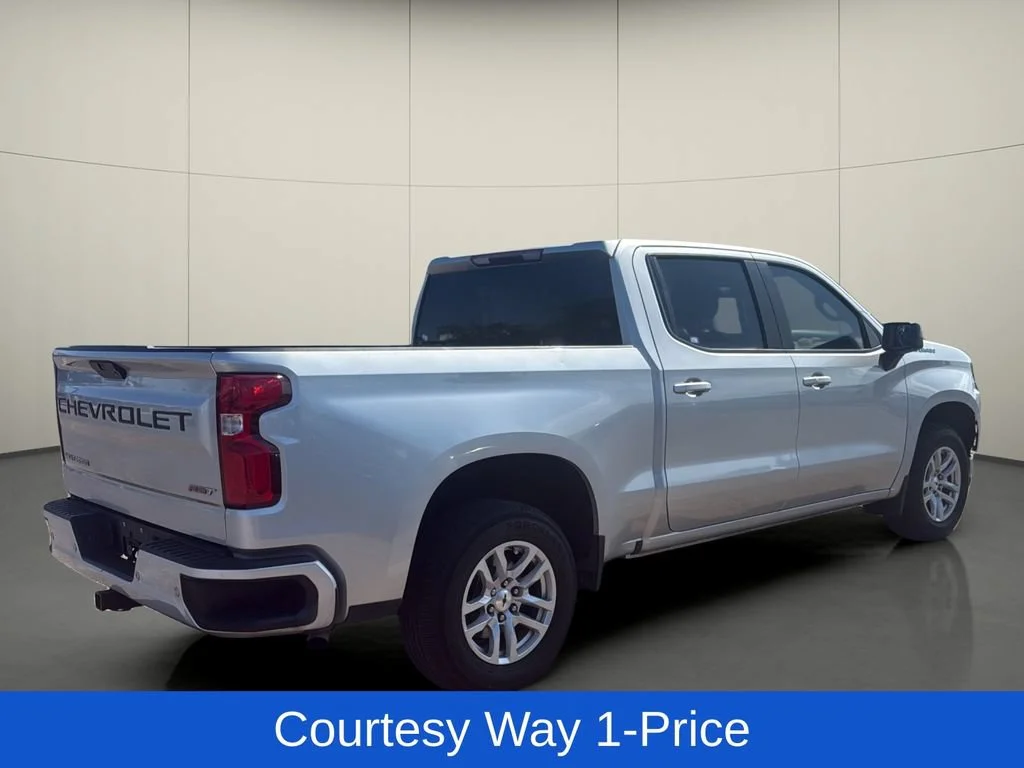 Used 2022 Silver Ice Metallic Chevrolet RST image 9