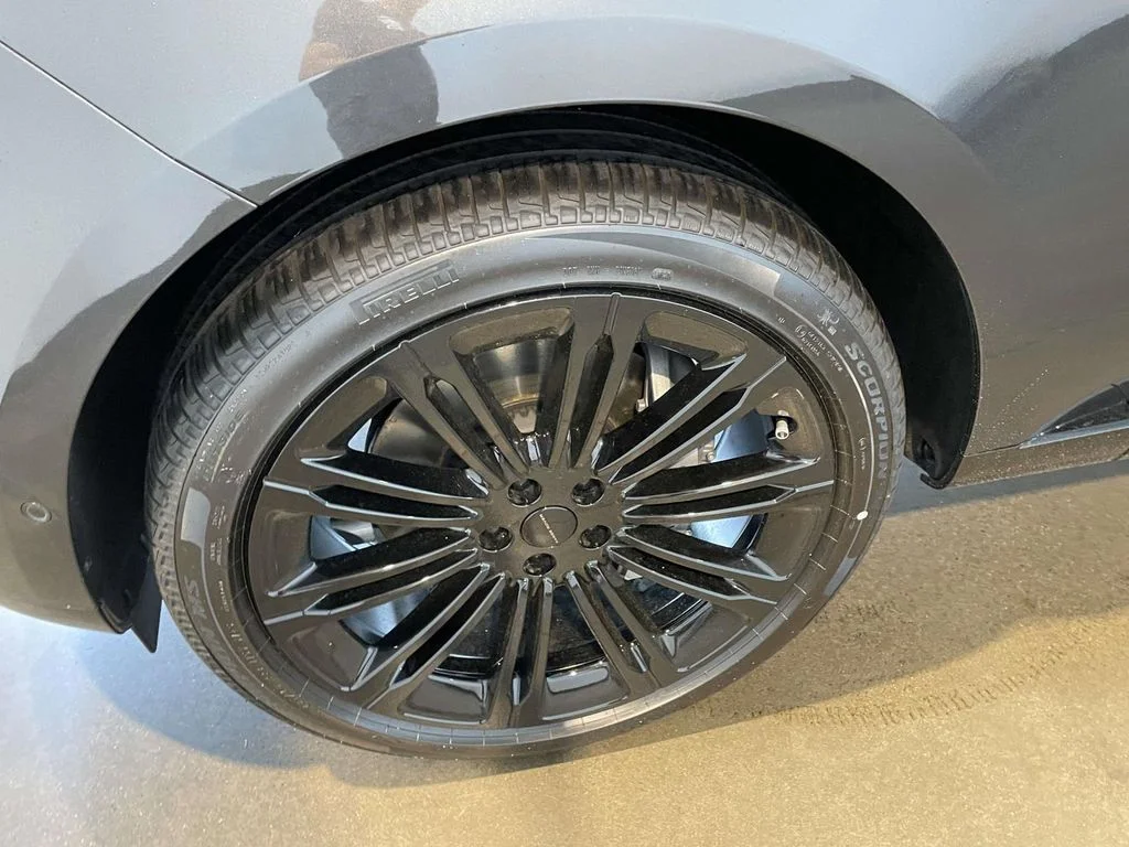 New 2026 Carpathian Grey Land Rover SE image 12