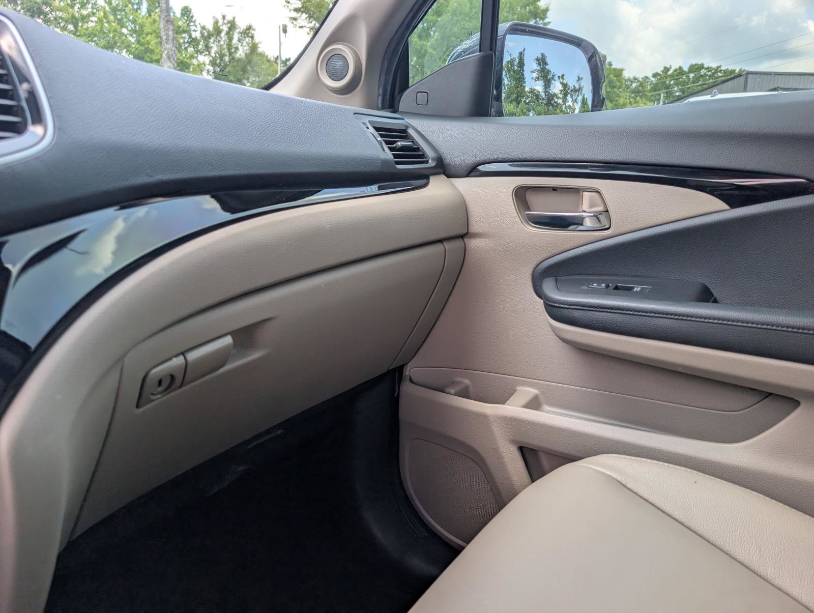 Used 2020 Burgundy Honda Touring 7-Passenger image 31