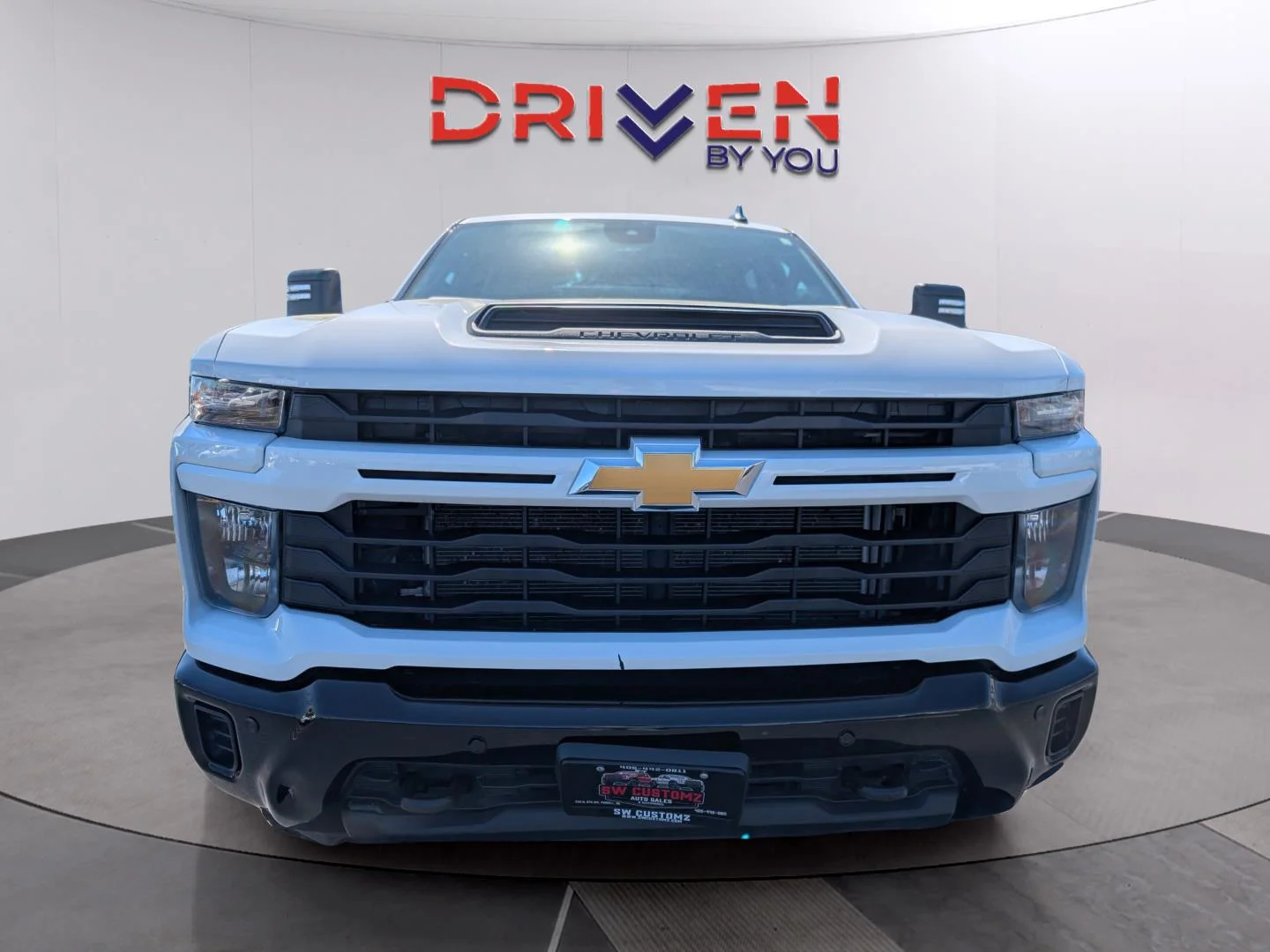 Used 2025 Summit White Chevrolet Custom image 8